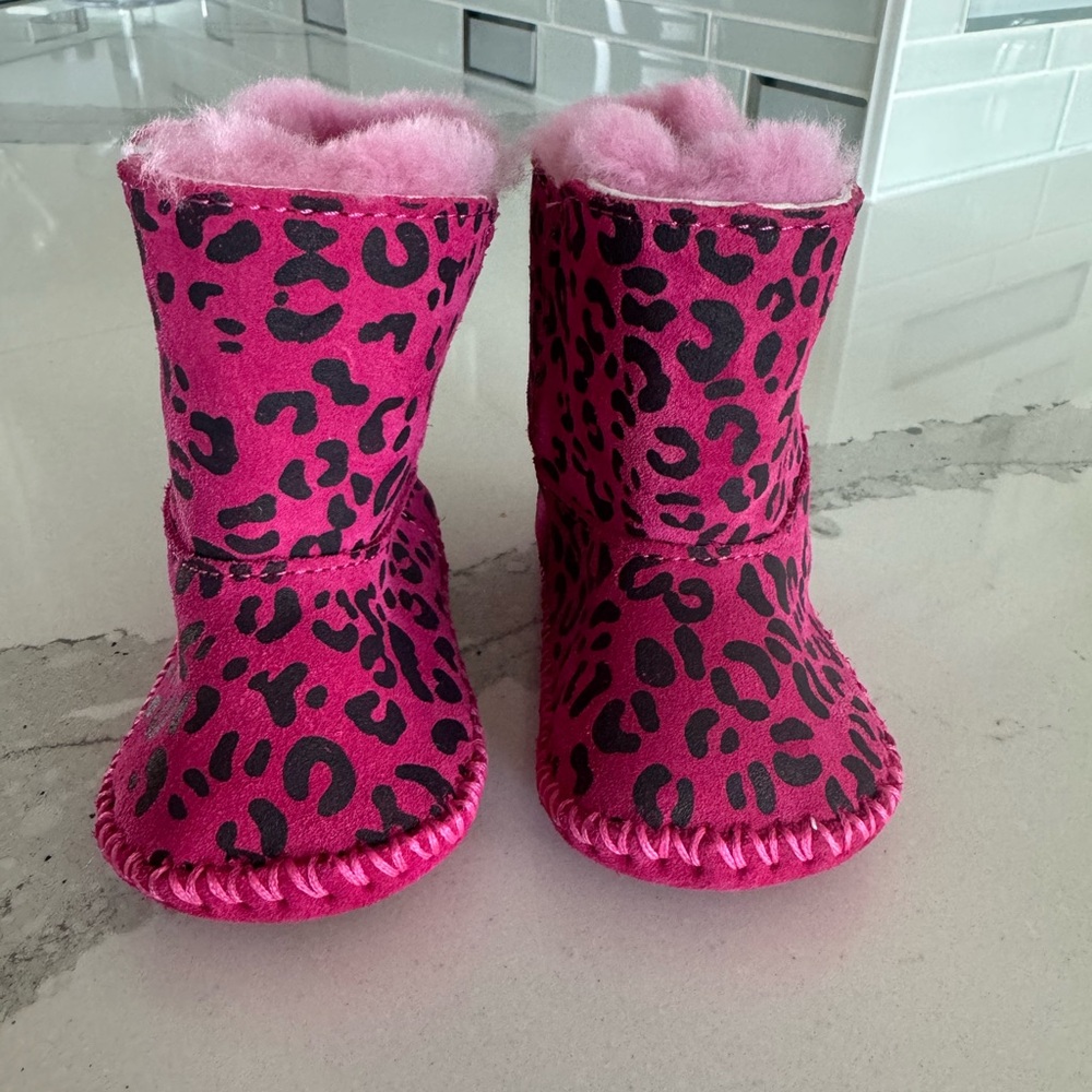 Baby Girl Pink Cheetah Uggs - Size 0/1 (0-6 months)